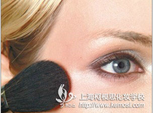 2012年12月上海婚博會即將舉行，柯模思教你學化完美新娘妝